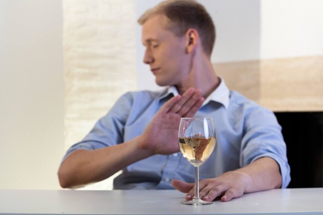 Unha vez que un home recoñece o problema, pode deixar de beber alcohol por si mesmo